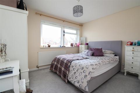 Flat 12, Windsor Court York Close, Horsham, RH13 5PH