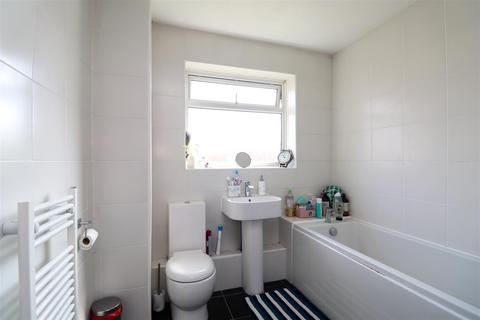 Flat 12, Windsor Court York Close, Horsham, RH13 5PH