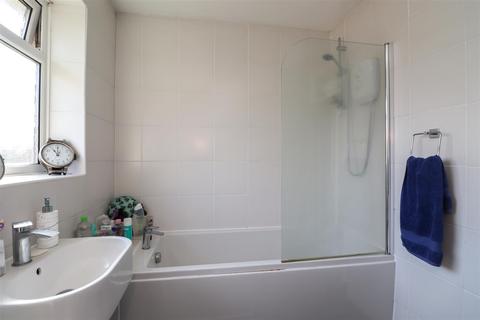 Flat 12, Windsor Court York Close, Horsham, RH13 5PH