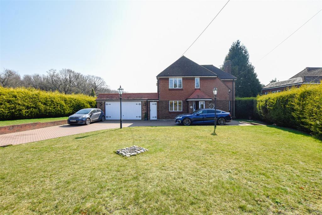 Pear Tree Lane, Shorne, Gravesend 3 bed detached house