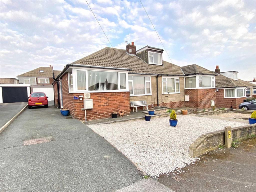 Rowley Drive, Lepton 2 bed semidetached bungalow £200,000