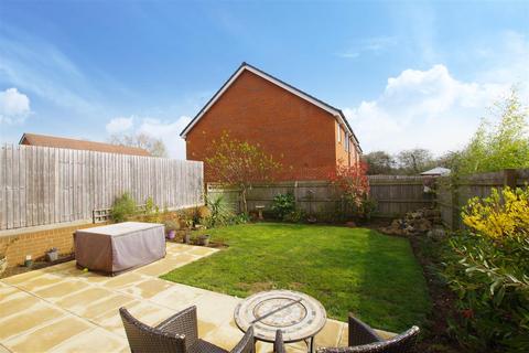 42 Charlesby Drive, Watchfield, Swindon, SN6 8RT