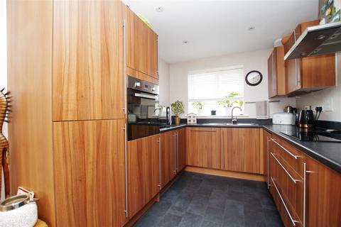 42 Charlesby Drive, Watchfield, Swindon, SN6 8RT