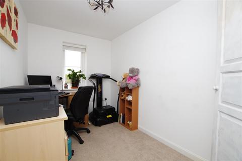 42 Charlesby Drive, Watchfield, Swindon, SN6 8RT