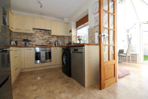 84 Aire Grove, Yeadon, Leeds, LS19 7TY