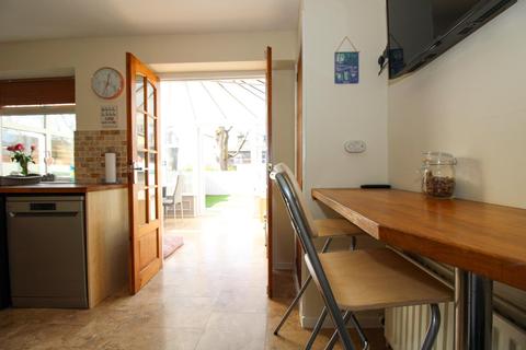 84 Aire Grove, Yeadon, Leeds, LS19 7TY