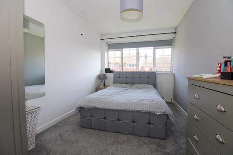 84 Aire Grove, Yeadon, Leeds, LS19 7TY
