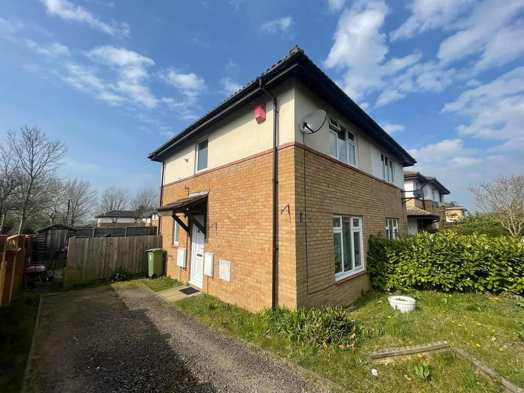 Wimbledon Place, Bradwell Common... 2 bed semidetached house £995 pcm (£230 pw)