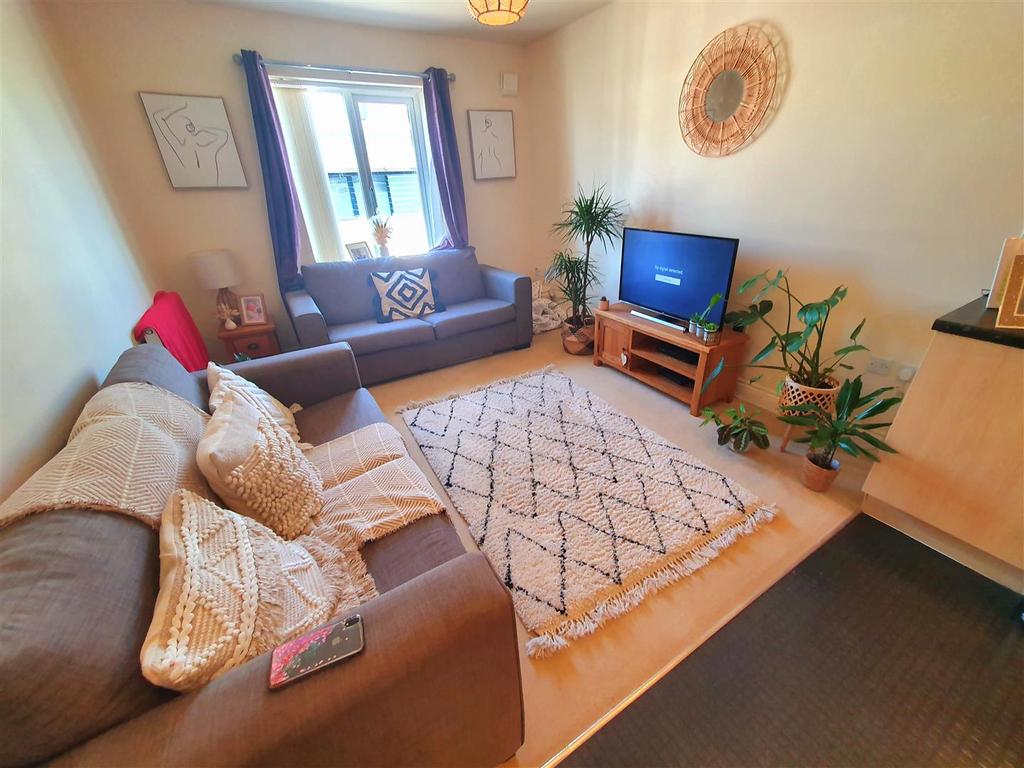Eaton Court, Trent Road, Nuneaton 2 bed apartment £125,000