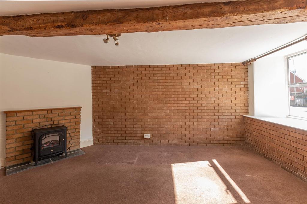 East Street, Crediton 2 bed property £750 pcm (£173 pw)