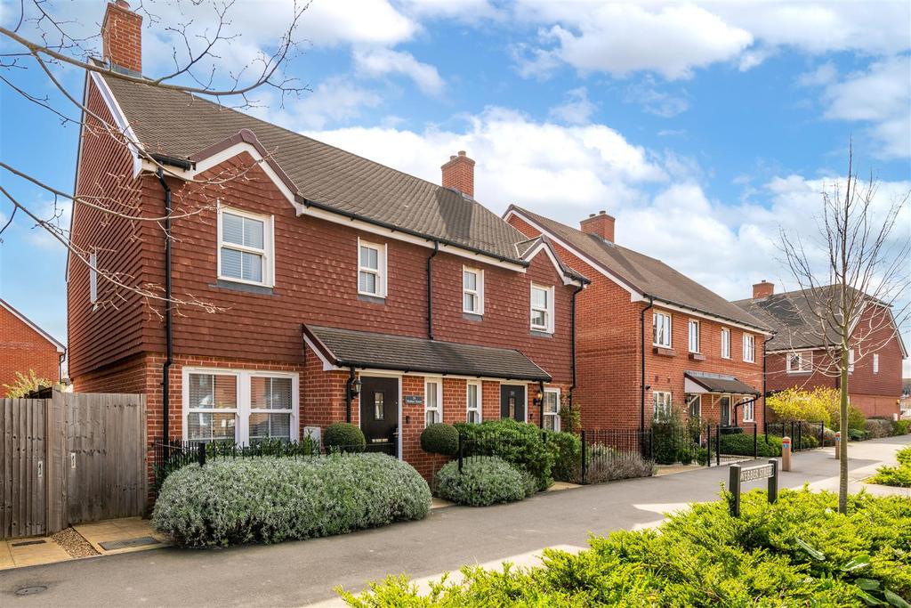 ber Street, Horley 3 bed semidetached house £415,000