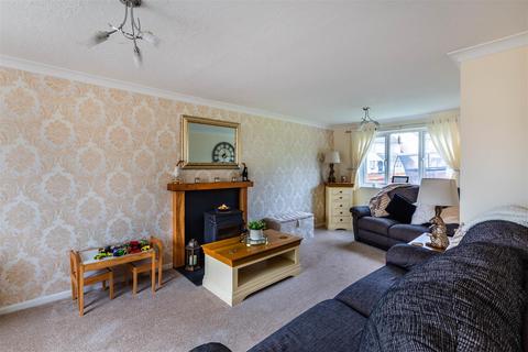 1 Fernworthy Close, Copplestone, Crediton, EX17 5LZ