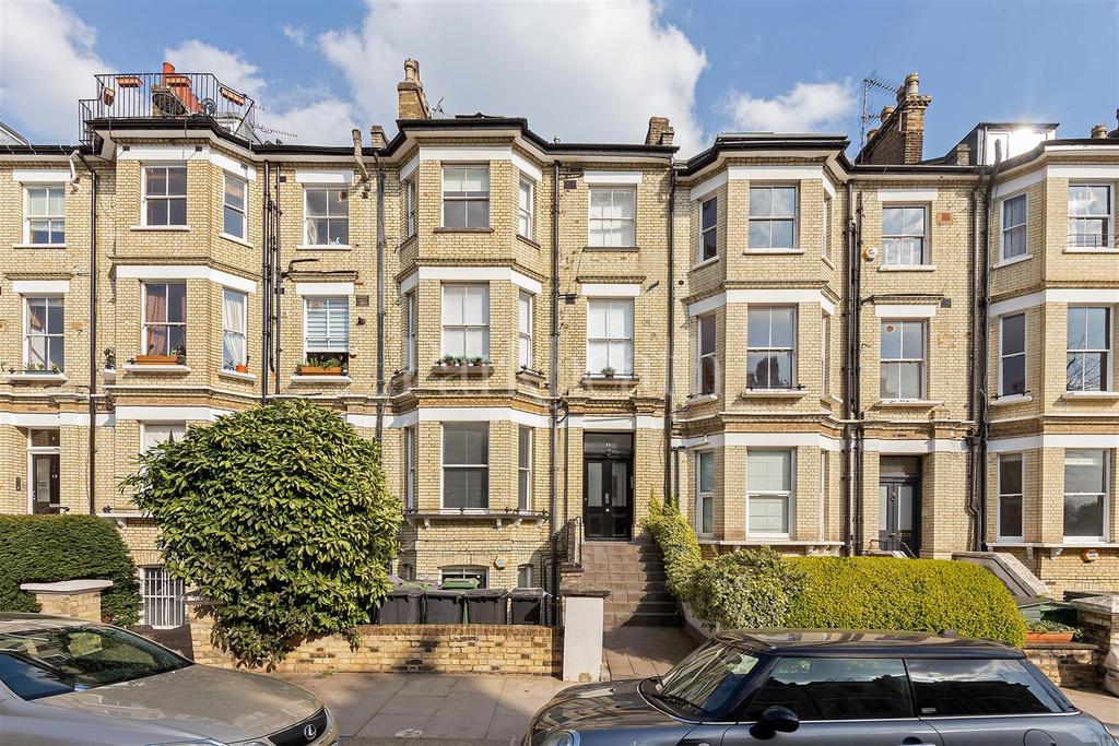 Crossfield Road, Belsize Park NW3 2 bed flat £700,000