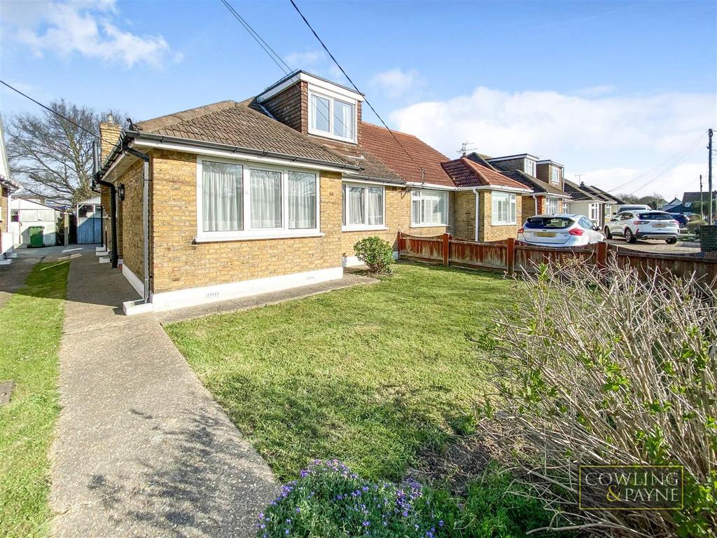 Fourth Avenue, Shotgate, Wickford 3 bed chalet £400,000