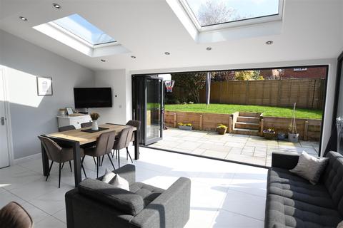 18 Holly Drive, Ryton On Dunsmore, Coventry, CV8 3QA