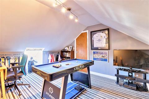 47 Greystone Crescent, Bradford, BD10 8HY