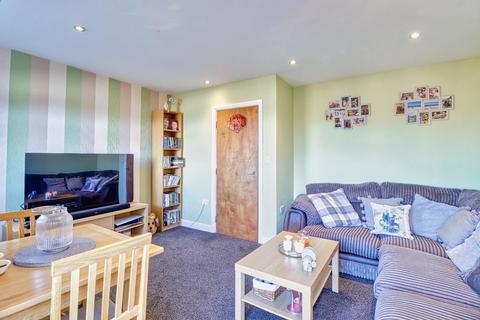47 Greystone Crescent, Bradford, BD10 8HY