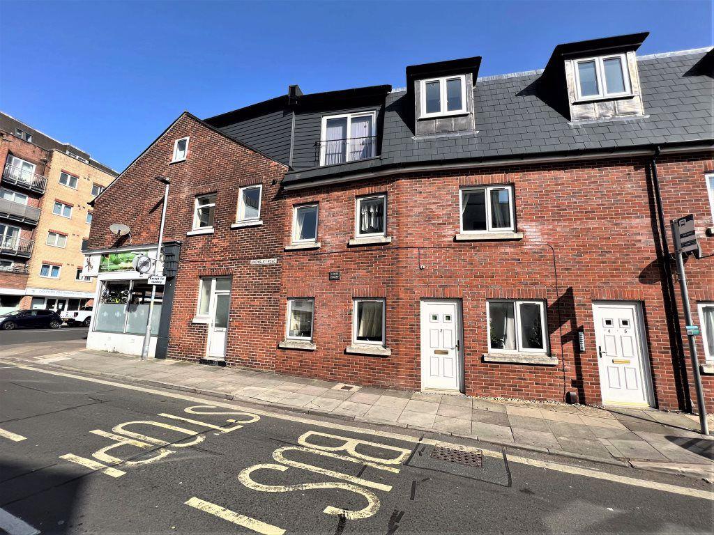 Knowsley Road, Cosham 2 bed apartment £875 pcm (£202 pw)