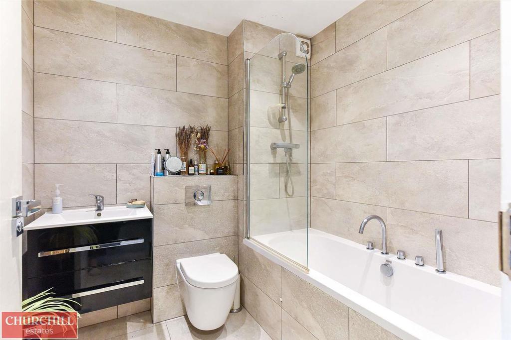 Exmouth Road, Walthamstow 2 bed flat £400,000