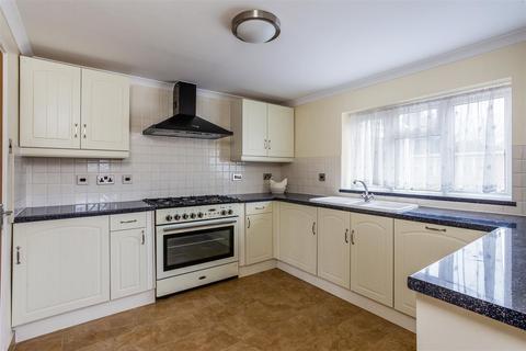 3 Kennel Close, Ascot, SL5 7NL