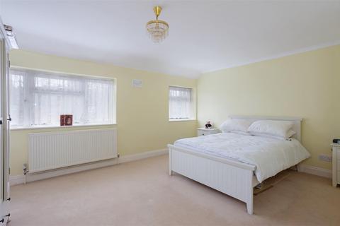 3 Kennel Close, Ascot, SL5 7NL