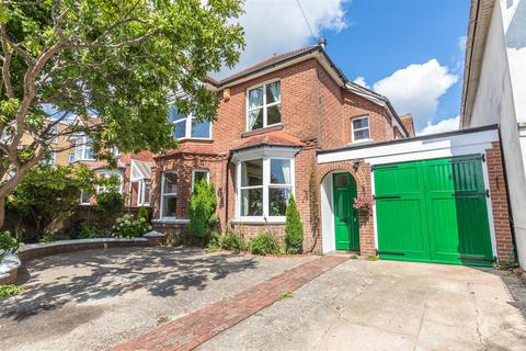 8 Elmstead Road, Bexhill-on-sea, TN40 2HP