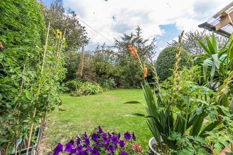 8 Elmstead Road, Bexhill-on-sea, TN40 2HP