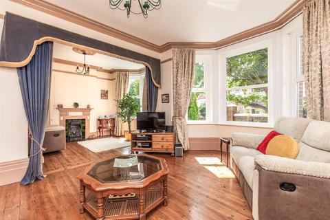 8 Elmstead Road, Bexhill-on-sea, TN40 2HP