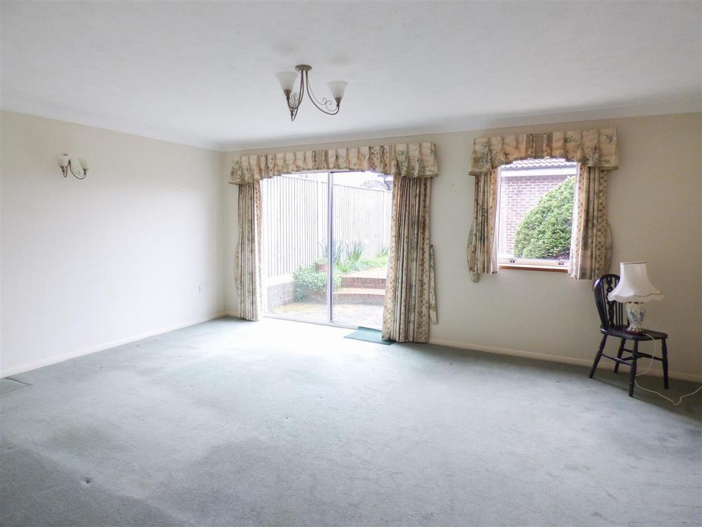 Aintree Close, Gravesend 3 bed house £380,000