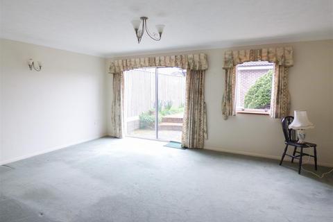 4 Aintree Close, Gravesend, DA12 5AS