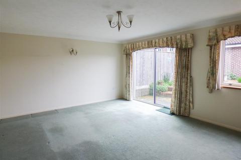 4 Aintree Close, Gravesend, DA12 5AS