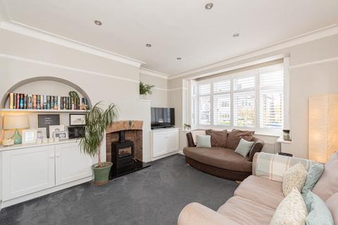 114 Elmstead Gardens, Worcester Park, KT4 7BG