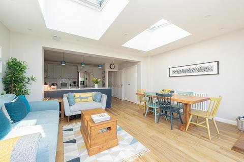114 Elmstead Gardens, Worcester Park, KT4 7BG