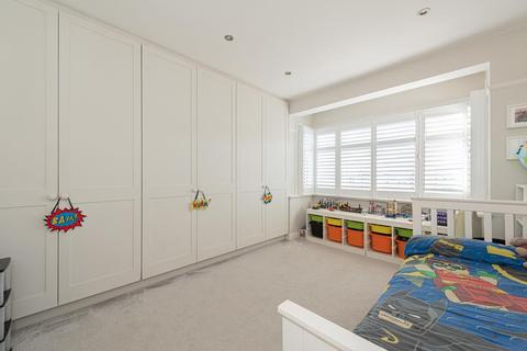 114 Elmstead Gardens, Worcester Park, KT4 7BG