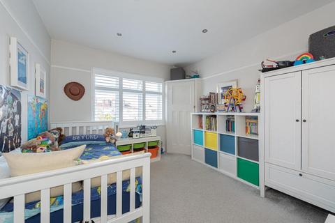 114 Elmstead Gardens, Worcester Park, KT4 7BG