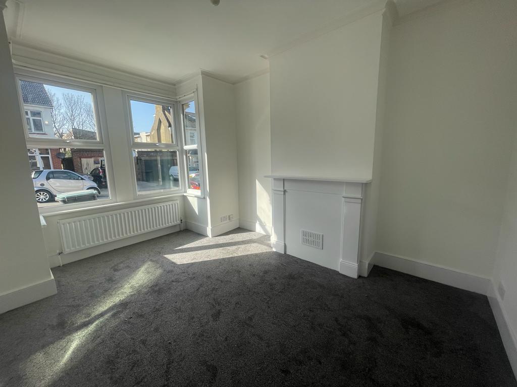 Russell Road, Gravesend 3 bed house £1,200 pcm (£277 pw)