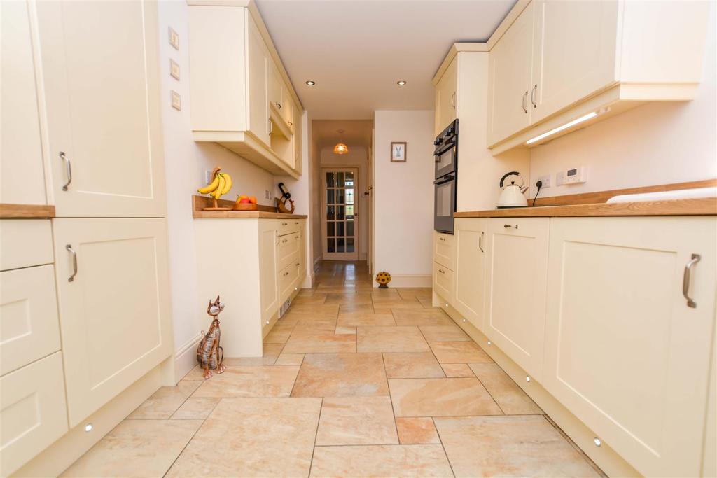 Tee Lane, Scunthorpe 4 bed detached house £380,000