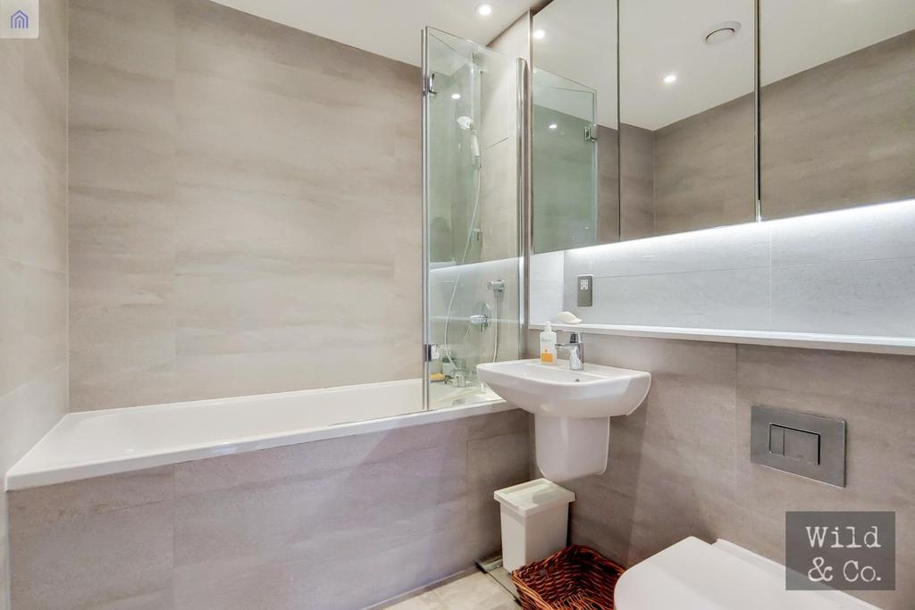 7 Bathroom-0.jpg