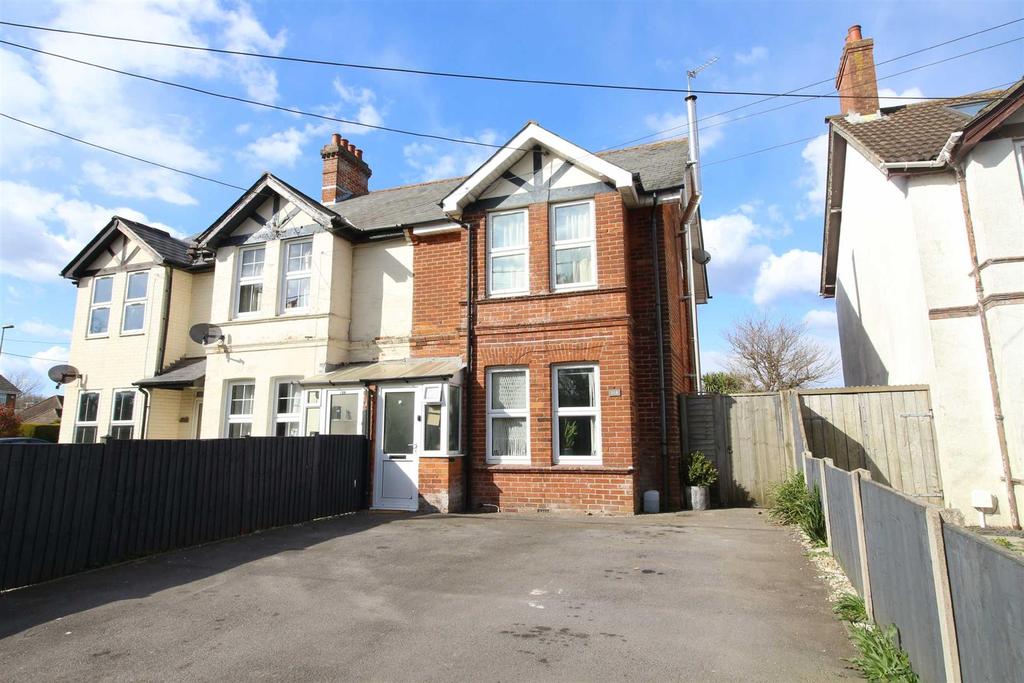 Gore Road, New Milton 4 bed detached house £399,950