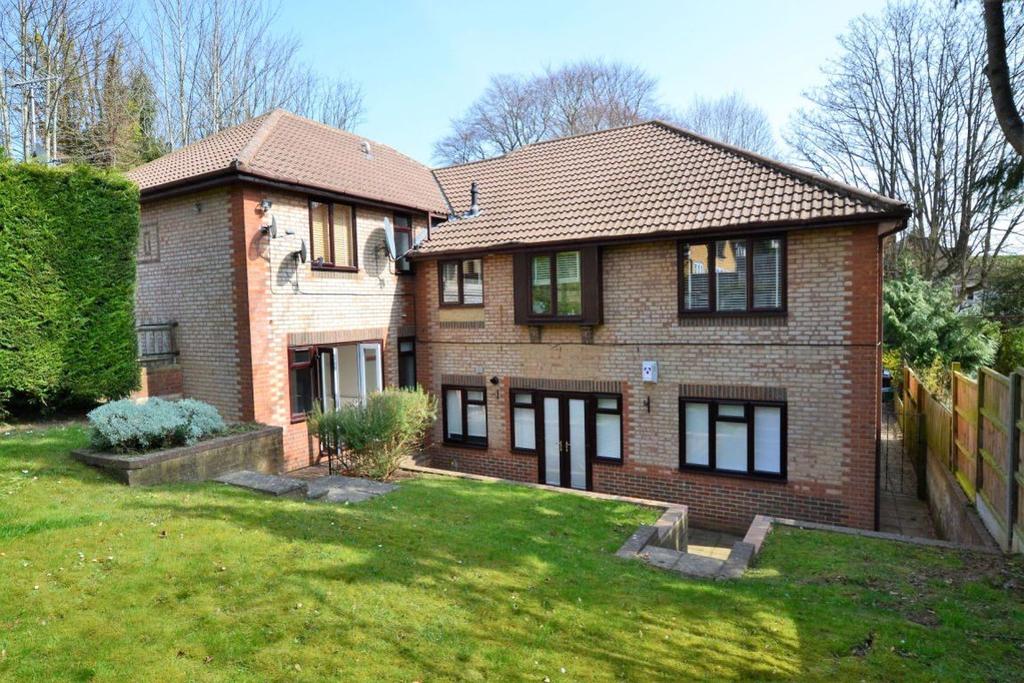 Digswell, Welwyn, Hertfordshire 3 bed apartment £1,500 pcm (£346 pw)