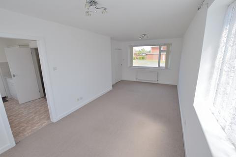 4 bedroom terraced house to rent, Warwick Avenue, New Milton, Hampshire. BH25 6AH