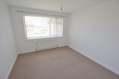 4 bedroom terraced house to rent, Warwick Avenue, New Milton, Hampshire. BH25 6AH