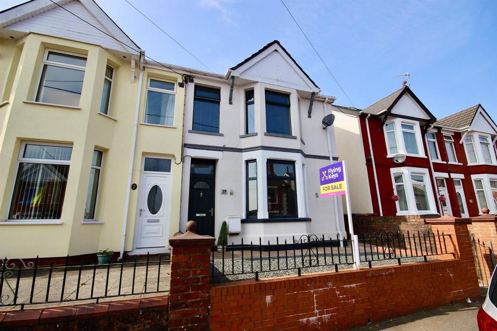 Lilian Road, Blackwood 3 bed semidetached house £249,000