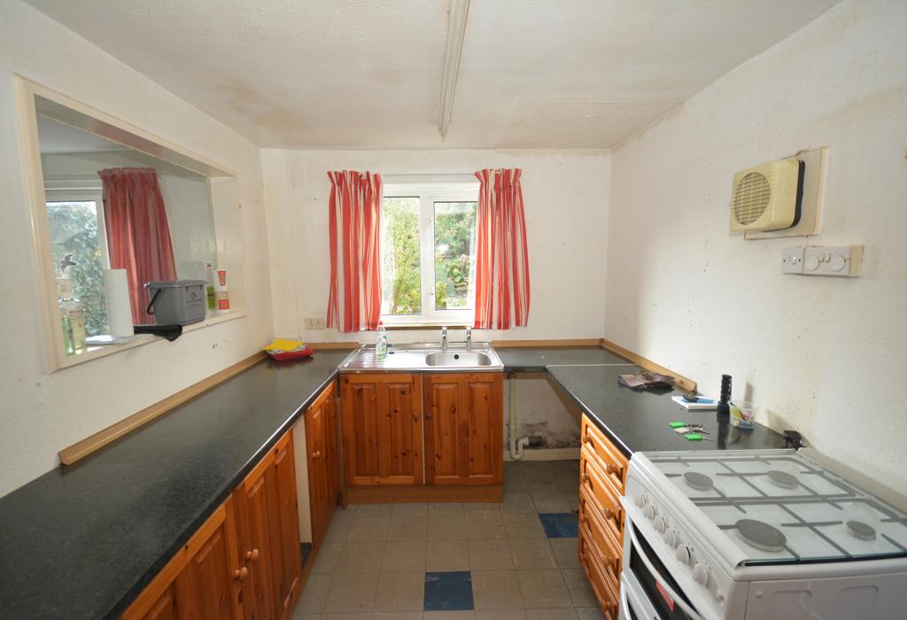 Deerlands Road, Wingerworth... 3 bed semidetached house £180,000