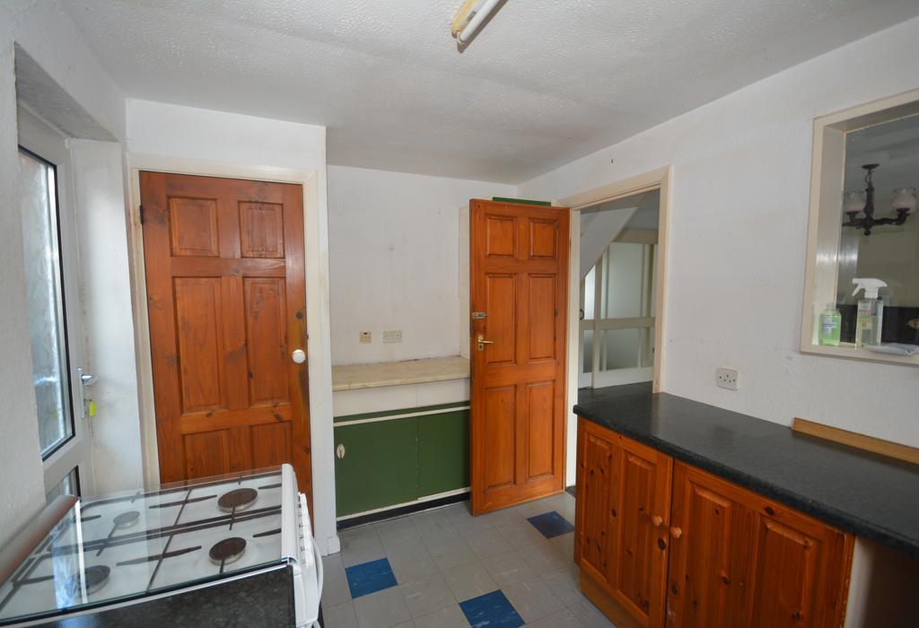 Deerlands Road, Wingerworth... 3 bed semidetached house £180,000