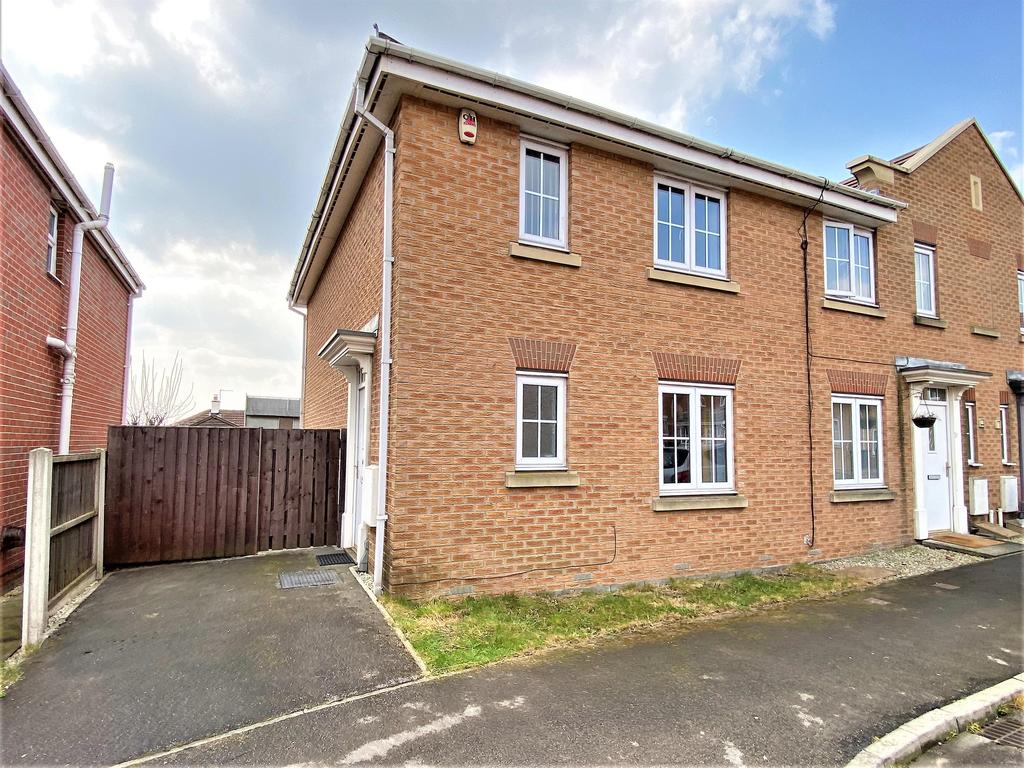 Pennyfields, BoltonUponDearne... 3 bed end of terrace house £125,000