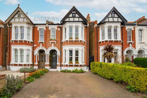 28 Bradley Gardens, London, W13 8HF