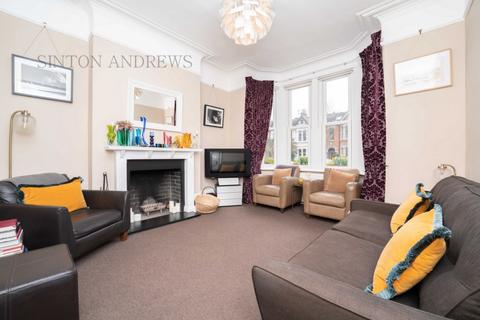 28 Bradley Gardens, London, W13 8HF