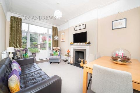 28 Bradley Gardens, London, W13 8HF