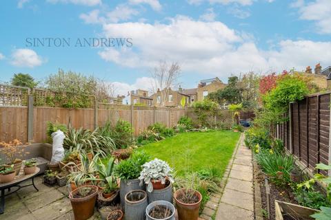 28 Bradley Gardens, London, W13 8HF